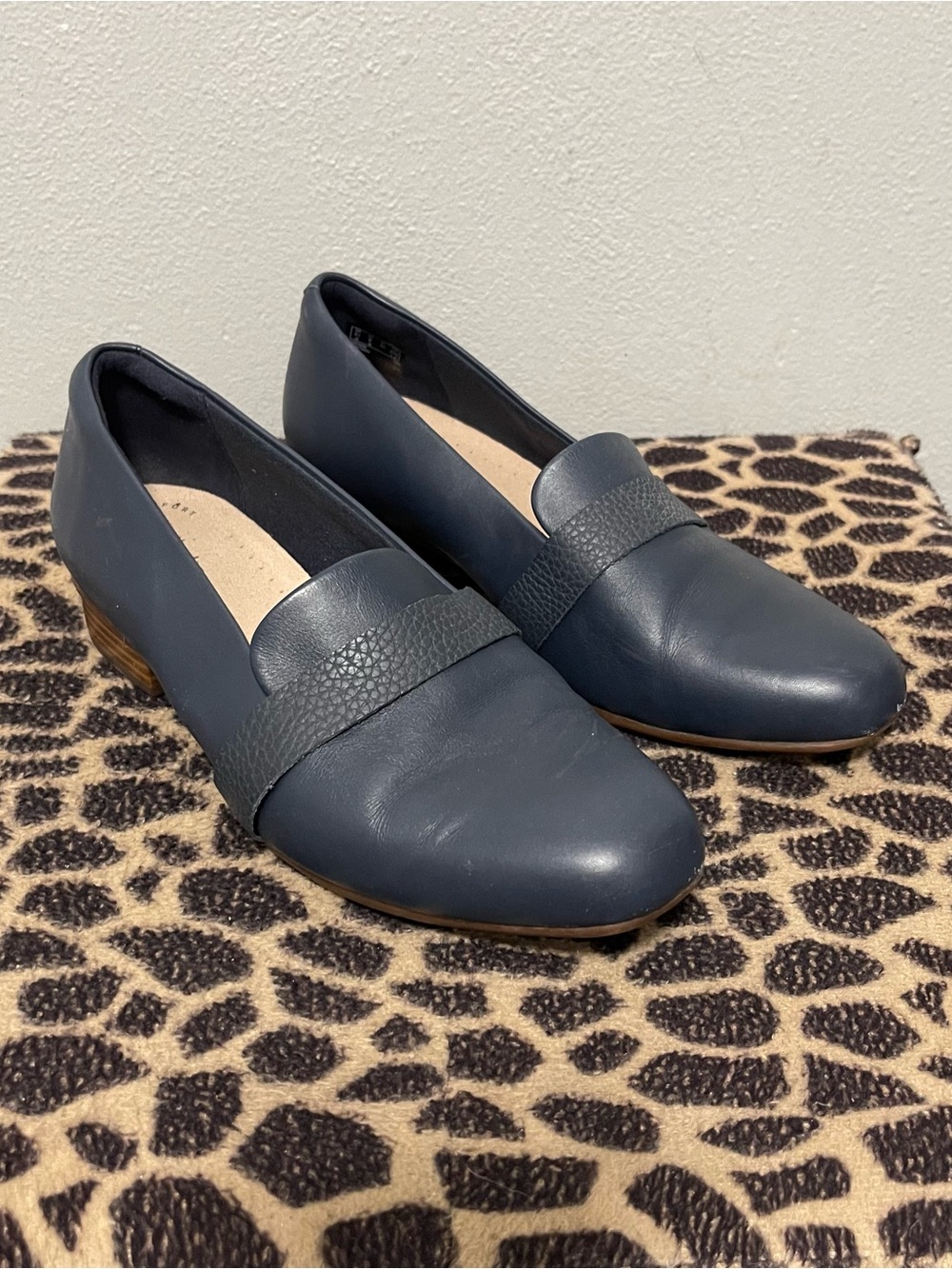 Clarks Collection Slip On Comfort Shoes Navy Blue Leather Womens 9